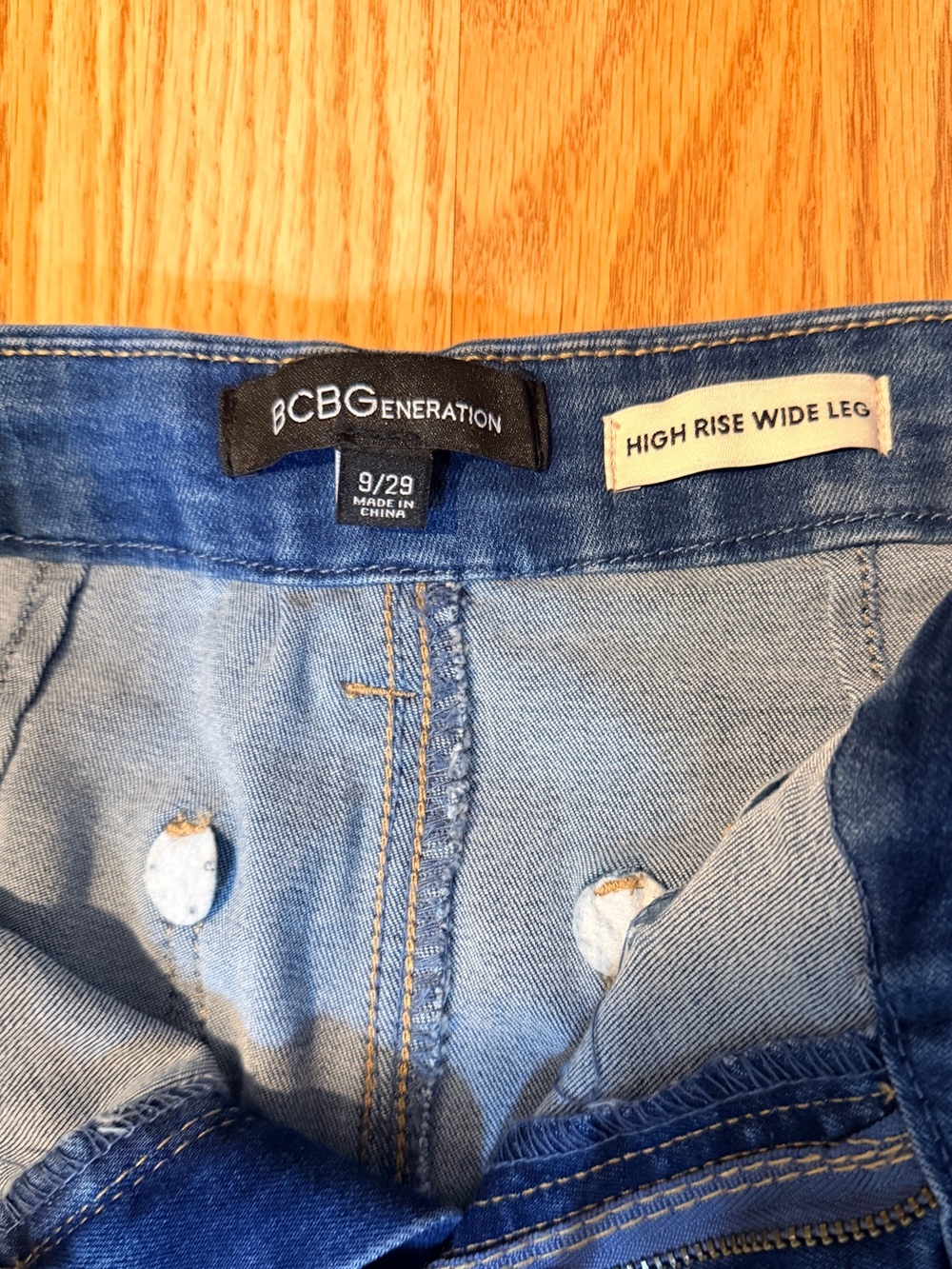 BCBGeneration High-Rise Wide Leg Jeans- sz 9/29 - Picture 3 of 4